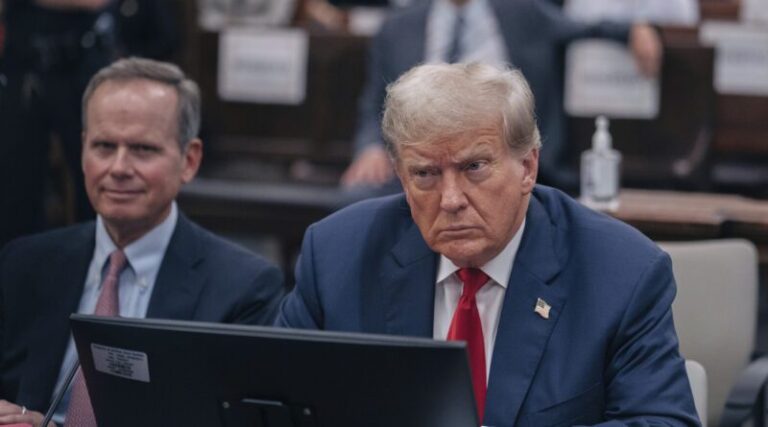 Trump-afirma-que-terroristas-han-invadido-EE.UU_.-y-acusa-a-Biden-de-provocar-la-crisis-en-la-frontera-800x445