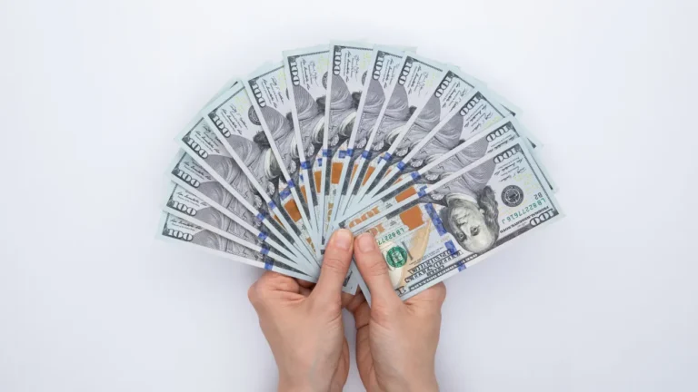 cheque-de-estimulo-virginia-shutterstock_1844301481