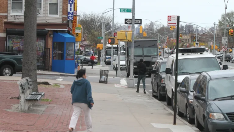 04-17-2017_17_qns_astoriablvd