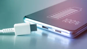El-motivo-por-el-que-nunca-debes-cargar-la-bateria-de-tu-celular-al-100-shutterstock_2224762559