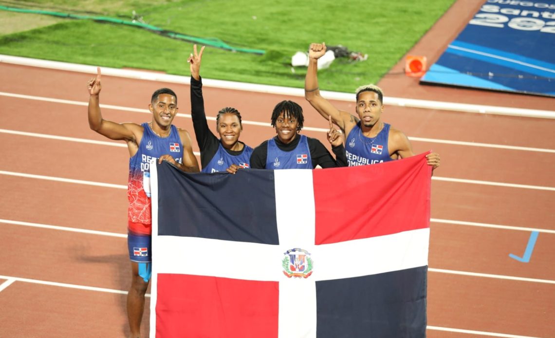 Equipo-dominicano-gana-oro-en-4x400M-relevo-mixto-1140x694