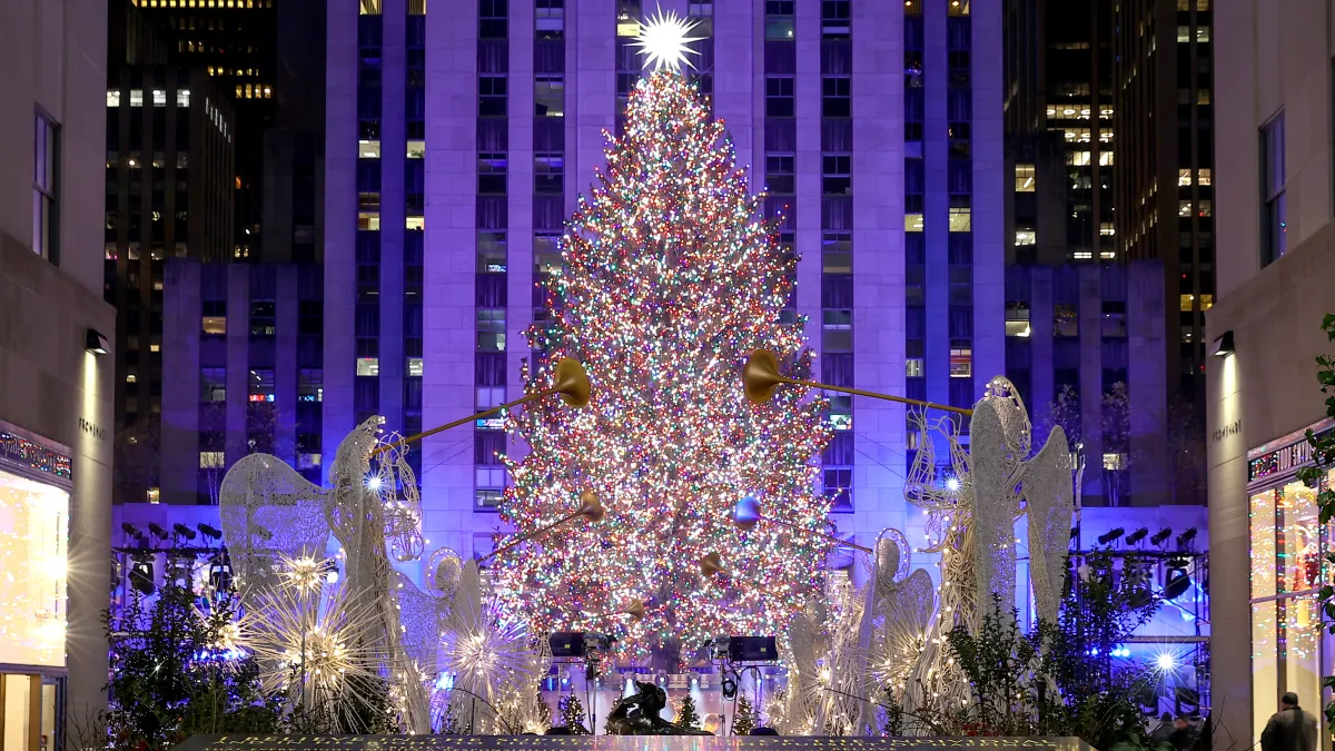 TLMD-arbol-navideno-nyc-12221GettyImages-1236950259