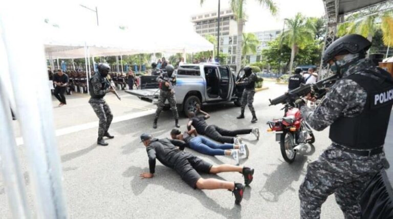 polica-focus-0-0-896-504-800x445