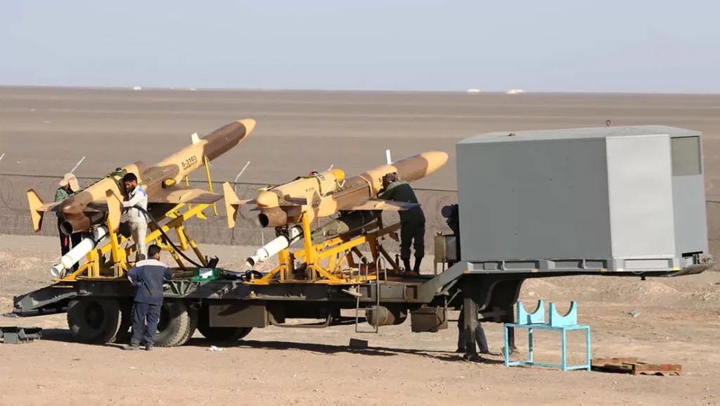 Los-enemigos-deberian-reconsiderar-su-estrategia-Iran-incorpora-drones-con-misiles-aire-aire-jpg