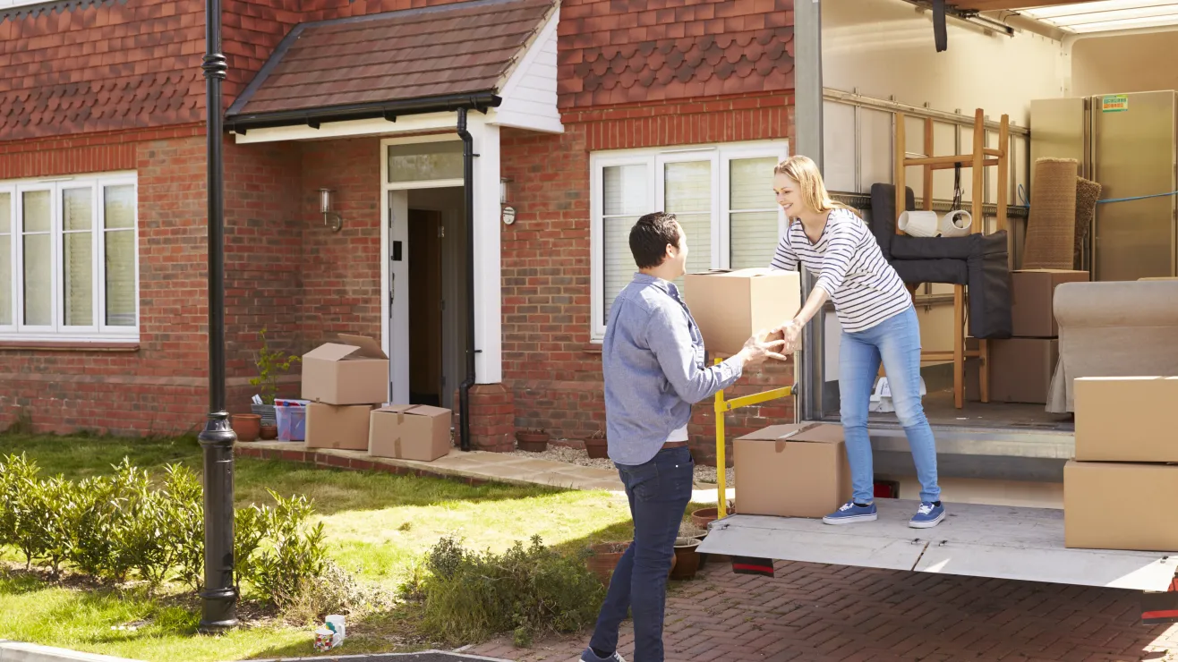 Mudanzas-shutterstock_451241818