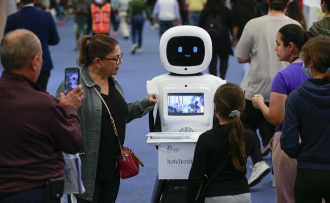 Expertos: la IA, un desafío para fortalecer la creatividad en el sector editorial