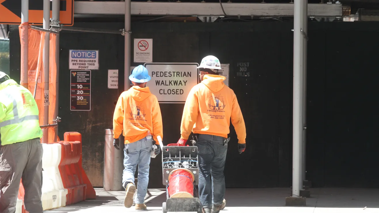 04-16-2019_constructionworkers_03