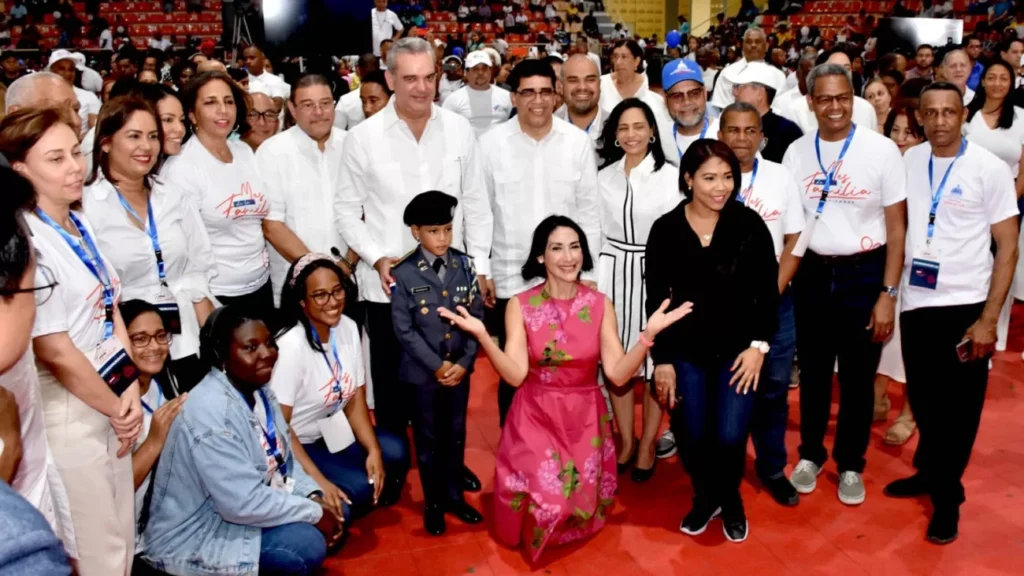 Presidente-Abinader-encabeza-celebracion-del-Dia-de-la-Familia-jpg