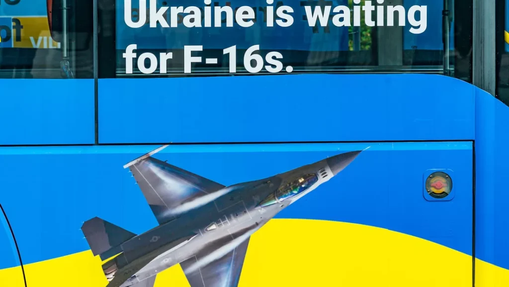 Serian-un-buen-blanco-El-despliegue-en-territorio-ucraniano-de-los-F-16-prometidos-por-Occidente-preocupa-en-Kiev-jpg