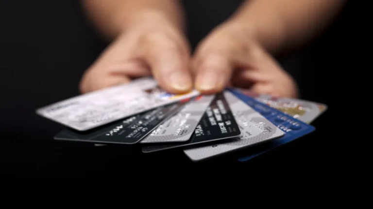 Tarjetas-de-credito-shutterstock_163414106