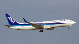 Un-Boeing-737-regresa-al-aeropuerto-tras-encontrarse-una-grieta-en-una-ventanilla-en-Japon-jpg