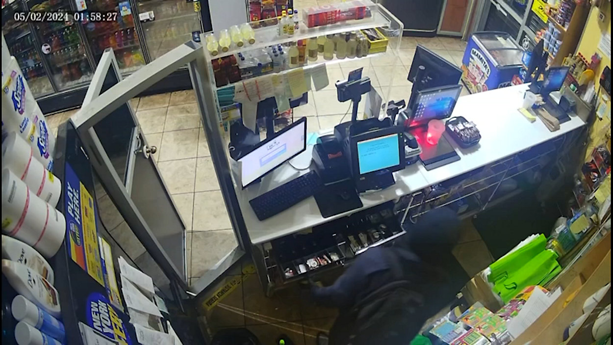 Bx_Bodega_$100k_stolen_SURVEILLANCE_128855054_392