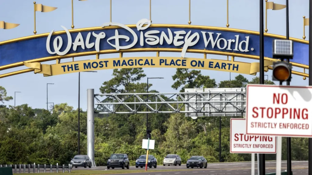 EA6013-USA-FLORIDA-DISNEY