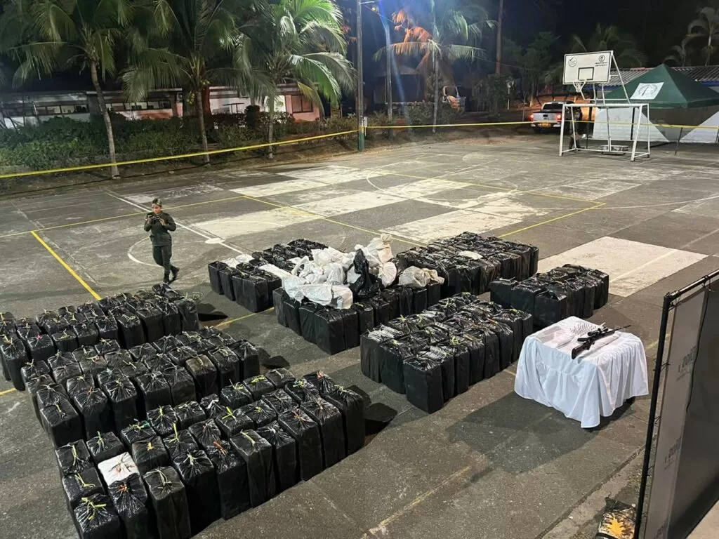 Golpe-al-Clan-del-Golfo-Hallan-en-Colombia-una-caleta-con-56-toneladas-de-cocaina-jpg