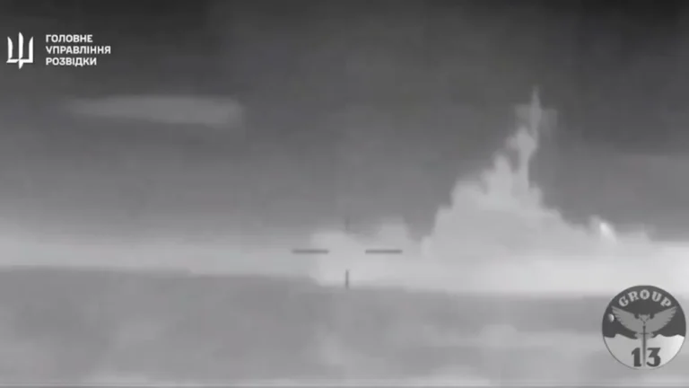 La-inteligencia-ucraniana-compartio-el-video-del-ataque.-Defence-intelligence-of-Ukraine