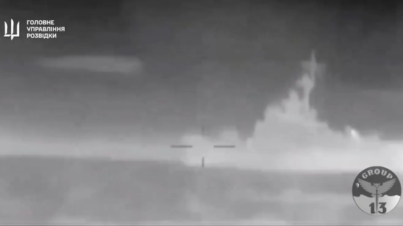 La-inteligencia-ucraniana-compartio-el-video-del-ataque.-Defence-intelligence-of-Ukraine