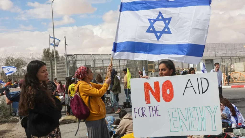 Manifestantes-israelies-bloquean-el-ingreso-de-ayuda-humanitaria-a-Gaza-jpg