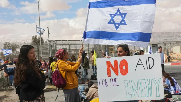 Manifestantes-israelies-bloquean-el-ingreso-de-ayuda-humanitaria-a-Gaza-jpg