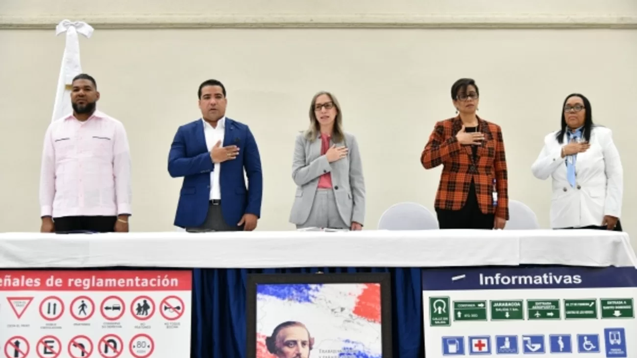 Minerd-anuncia-que-mas-de-400-tecnicos-regionales-y-distritales-seran-capacitados-en-educacion-vial-para-formar-a-estudiantes-en-esa-area-jpg