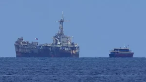 Pekin-denuncia-que-un-buque-filipino-atraco-ilegalmente-en-un-disputado-atolon-en-el-mar-de-la-China-Meridional-jpg