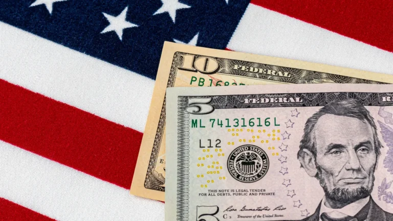 Salario-minimo-shutterstock_1902214717