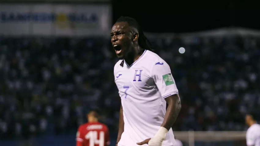 Un-futbolista-es-puesto-en-coma-inducido-tras-recibir-un-golpe-en-la-cabeza-en-pleno-partido-850x479