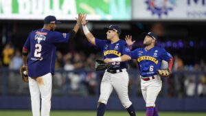 tiburones-vence-a-curazao-y-enfrentara-a-tigres-del-licey-en-la-final_1-focus-0.08-0.45-896-504