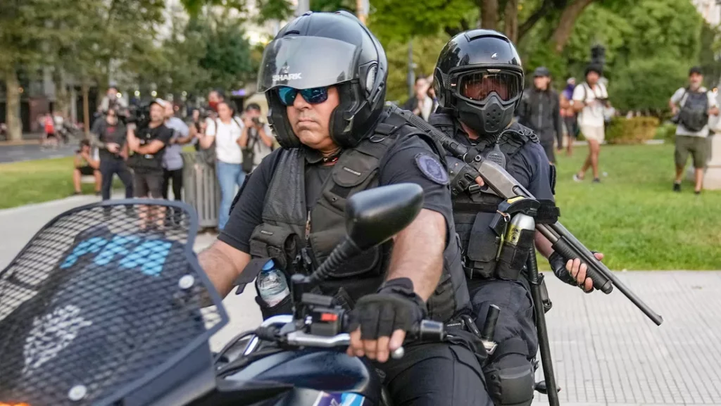 La-policia-argentina-no-estara-obligada-a-dar-voz-de-alto-para-disparar-en-estos-casos-jpg