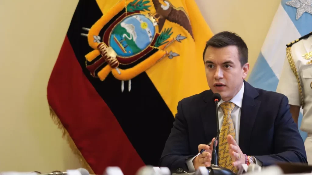 Noboa-da-un-paso-clave-para-el-aumento-del-IVA-en-Ecuador-1536x863