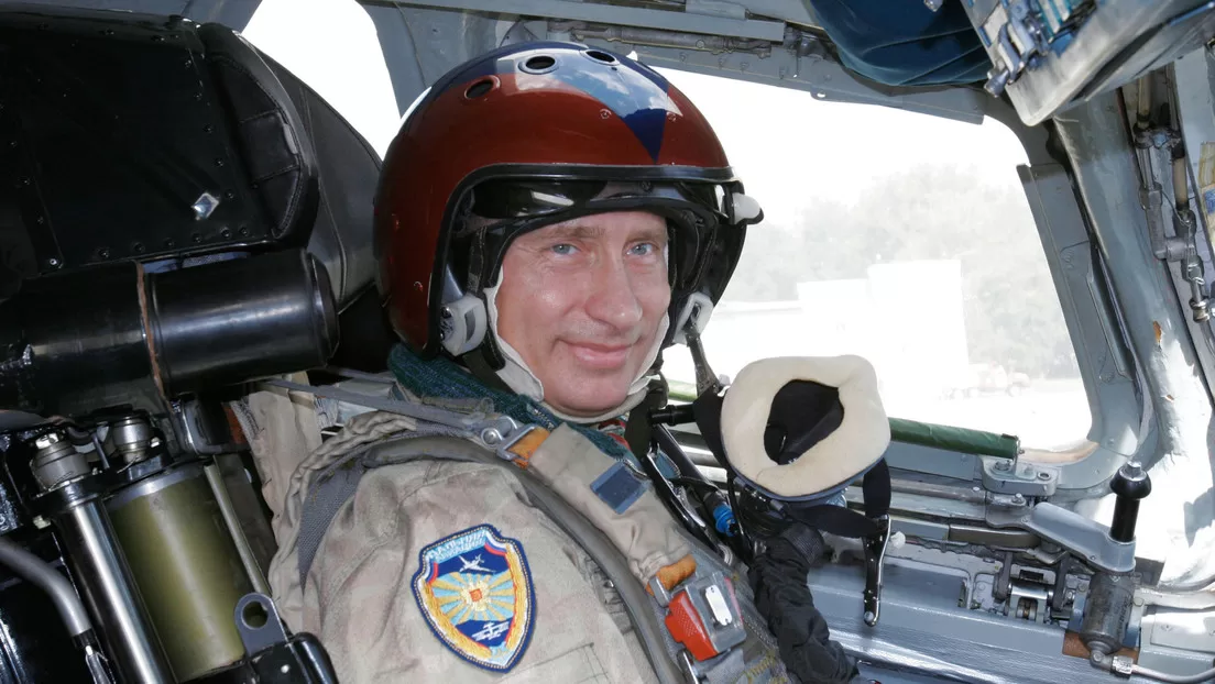 Putin-revela-que-maniobra-aerea-hizo-por-si-mismo-en-un-caza-de-asalto-jpg