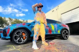 6ix9ine-introduces-paint-splattered-lamborghini-urus-wears-matching-outfit-208825_1