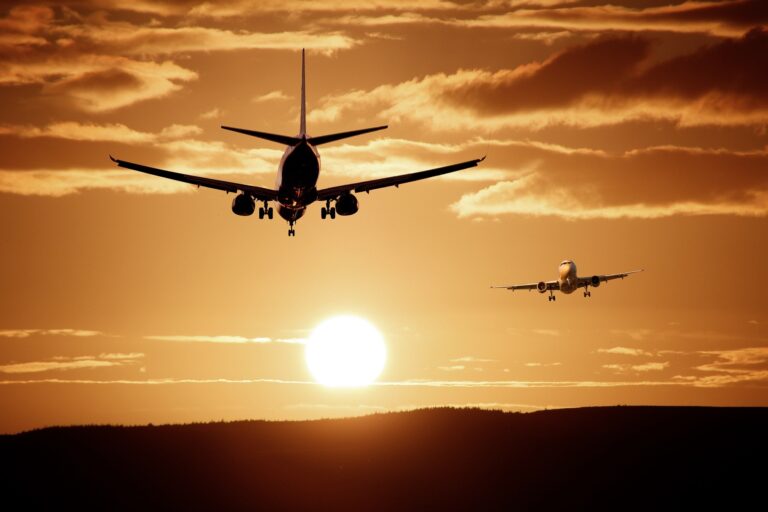 plane-513641_1920
