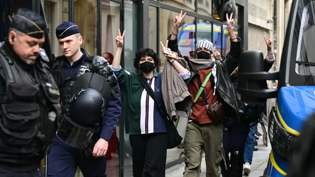Policia-irrumpe-en-una-universidad-de-Paris-para-desalojar-a-activistas-propalestinos-jpg