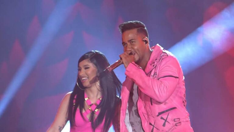 romeo-santos-y-cardi-b-en-el-metlife-stadium-de-nueva-jersey