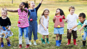 Group,Of,Kindergarten,Kids,Learning,Gardening,Outdoors,Field,Trips