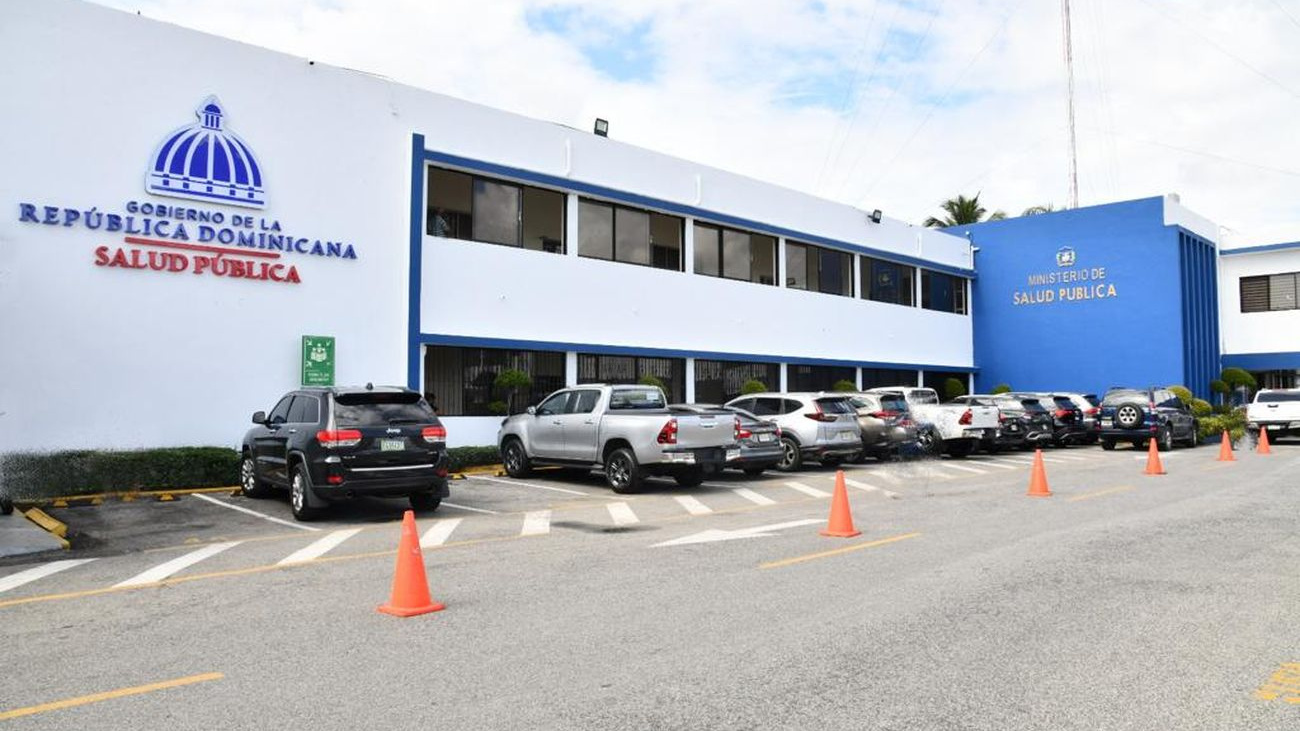 Ministerio-de-Salud-recibe-10000-vacunas-Covid-19-para-continuar-el-reforzamiento-en-personas-vulnerables