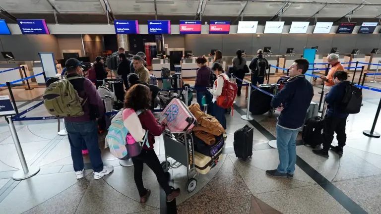 La-lista-de-los-aeropuertos-mas-estresantes-en-Estados-Unidos-en-este-2024-AP24107778857916