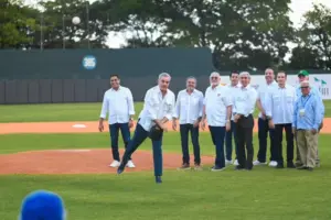 Abinader-inaugura-remodelacion-del-estadio-de-Puerto-Plata-728x485
