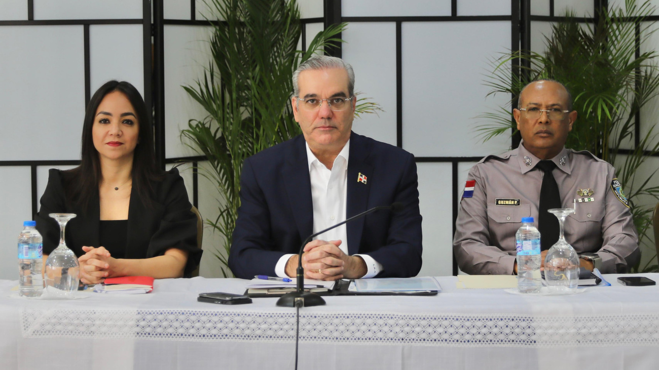 Presidente-Abinader-encabeza-reunion-de-seguimiento-al-Plan-de-Seguridad-Ciudadana
