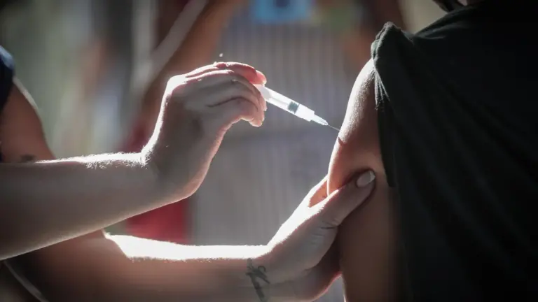 VACUNA-COVID-OMICRON-44f6e5cad2f06c95cb27bd32b8475b94b29d68d2w