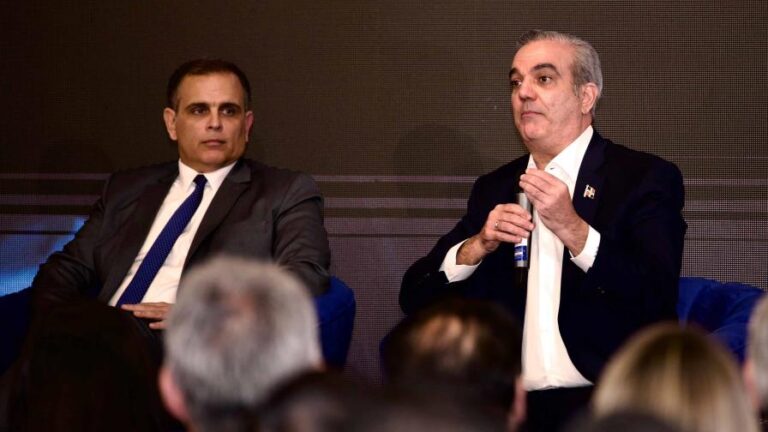 luis-abinader-y-jochi-vicente-defienden-la-reforma-fiscal_1-focus-0-0-896-504