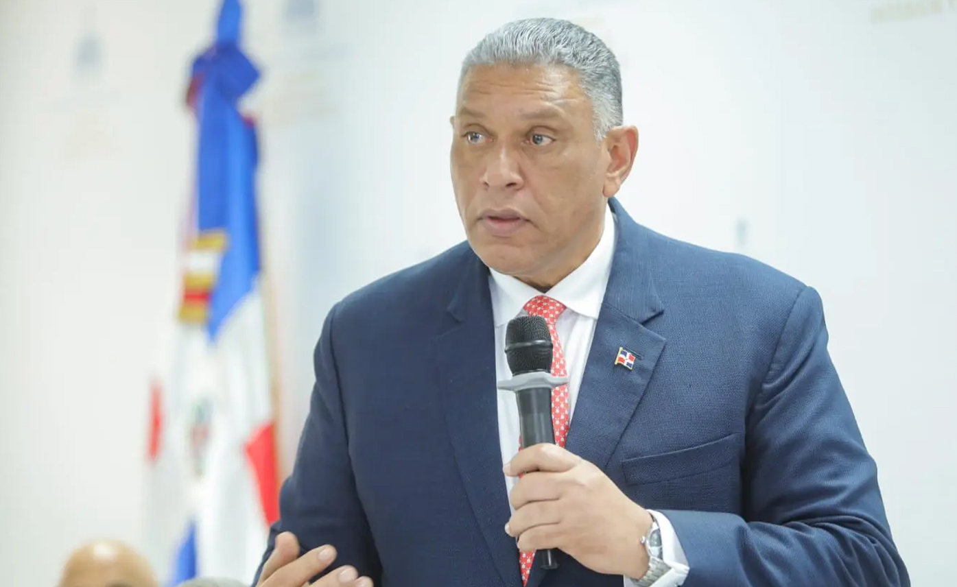Cónsul Vásquez trabajará para reconectar jóvenes