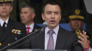 Ecuador-Noboa-envia-a-un-ministro-a-Colombia-para-comprar-energia