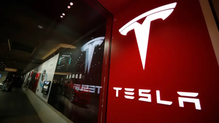 Tesla-abre-ofertas-laborales-de-fin-de-ano-sueldos-de-hasta-242-mil-AP23047649897725