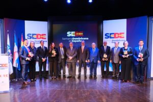 premiados-diaspora-y-equipo-SEDE-scaled
