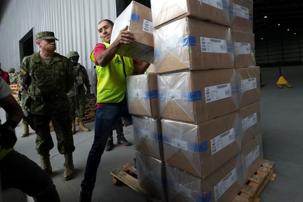 ecuador-se-encamina-a-una-segunda-vuelta-en-una-ZT6C2N23FVGDHH3I6E5HS54WUI