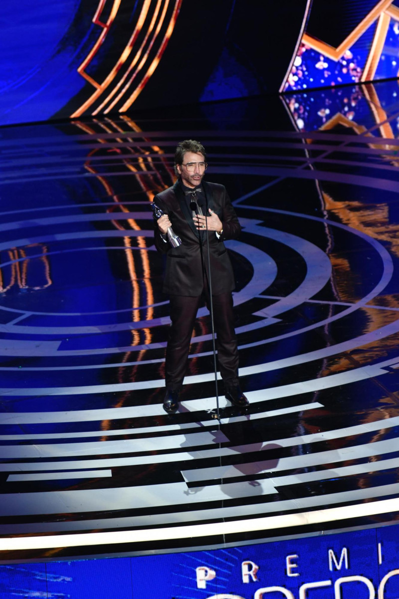 67e3670af1e3c.r_d.944-722