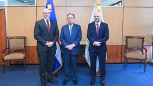 gobernador-se-reune-con-fmi-a5c72b43-focus-0-0-896-504