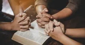 34-temas-para-orar-en-grupo-como-iglesia-guia-completa