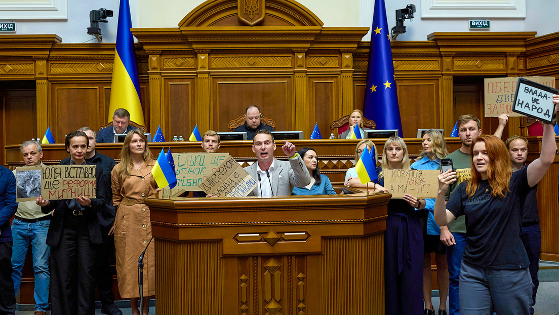 El-Parlamento-de-Ucrania-da-marcha-atras-y-restituye-los-poderes-de-agencias-anticorrupcion